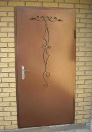 Дверь металлическая с кованными элементами